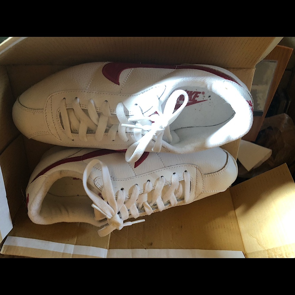 Nike red and white cheer tennis shoes size 8 like new